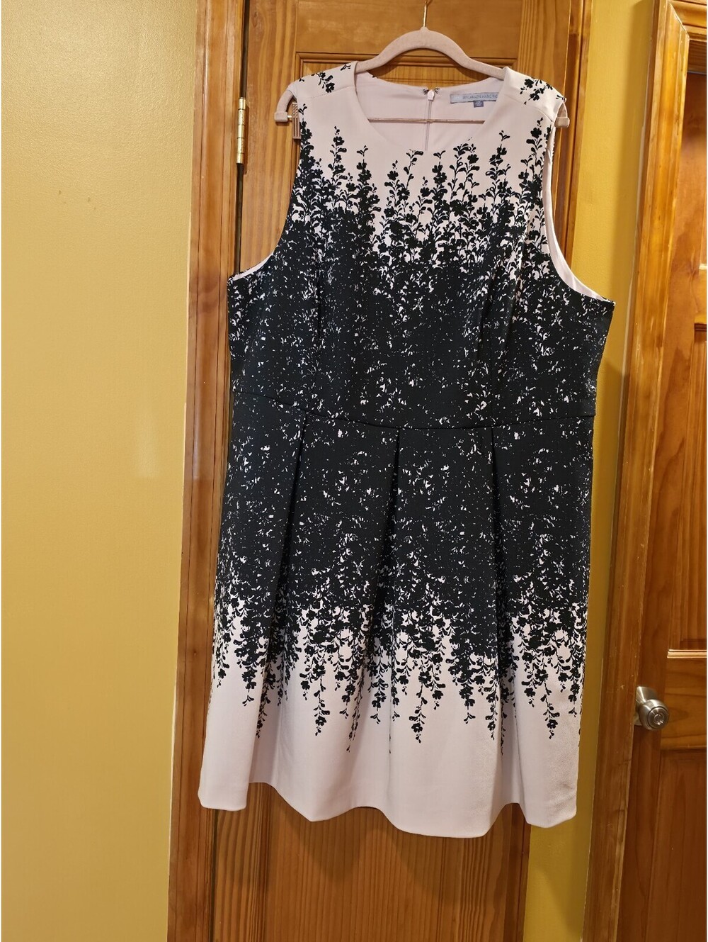 Luxe by Carmen Marc Valvo Plus Sz 22w Pink/Black Floral Fit & Flare Dress